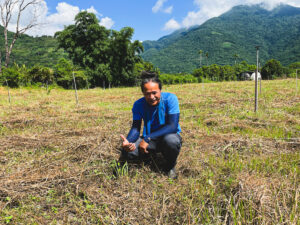 Banu（邱曉徵）本業是林務局巡山員，因關心環境而對農業產生興趣。